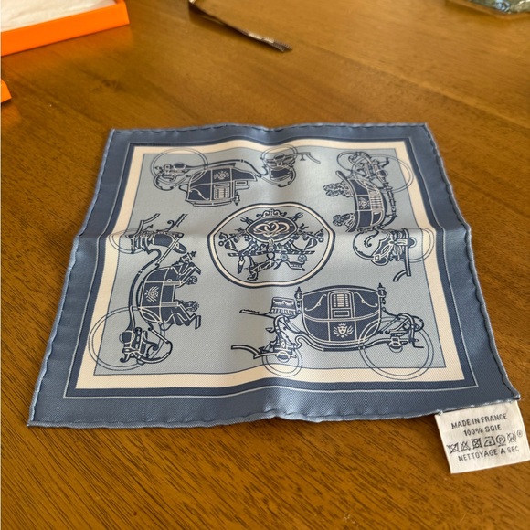 Hermès 20cm Ex-Libris Carriage Pocket Square - Picture 4 of 7